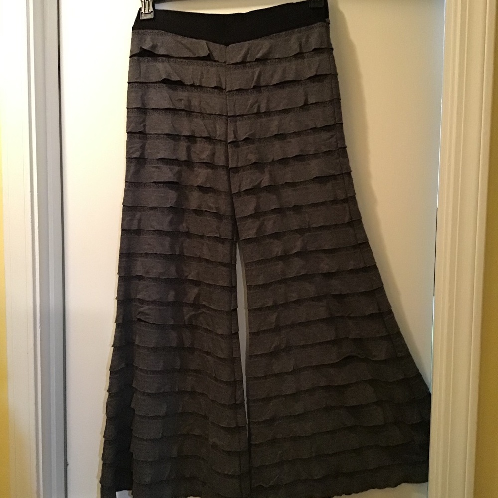 Comfy  XS Ivy Jane Ruffle Pull-On Wide Leg Pants